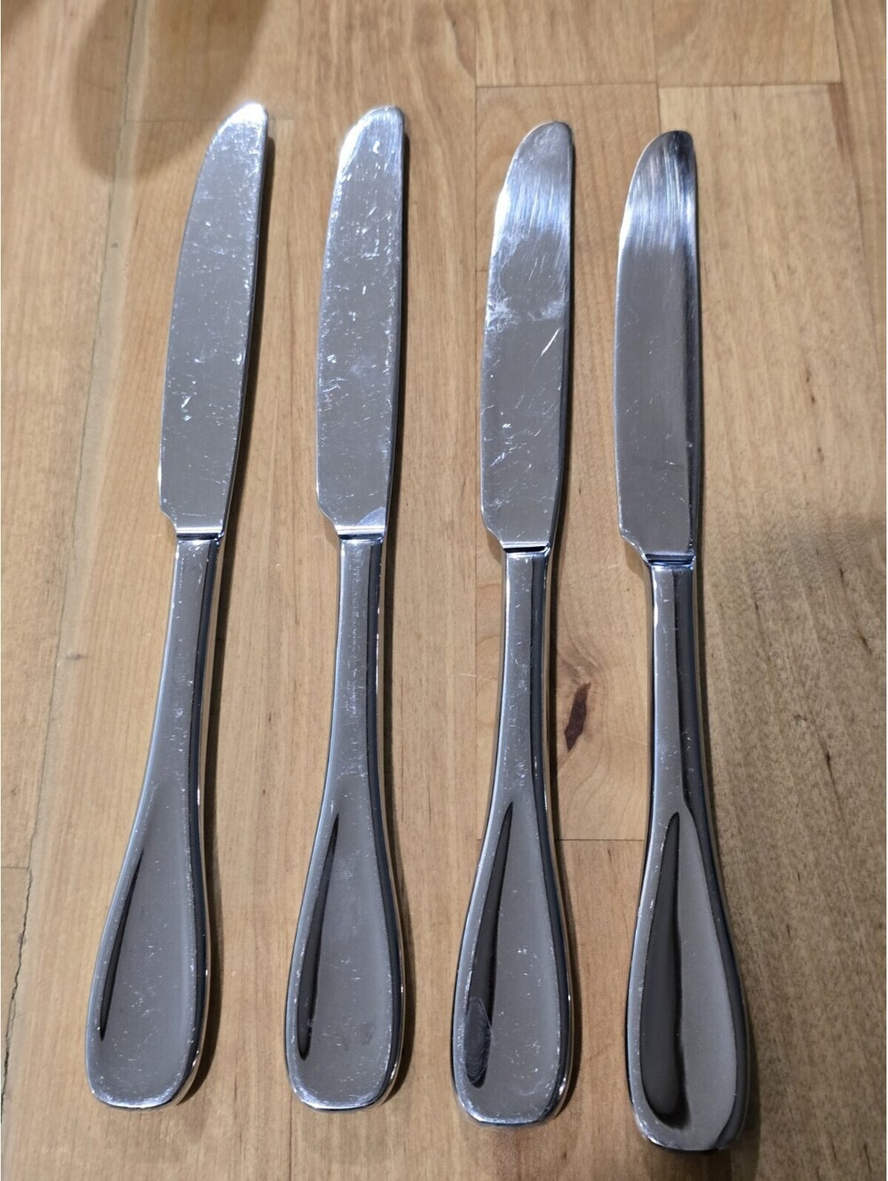 Set of 4 Oneida Voss Stainless Steel Dinner Knives 9.5 Inches